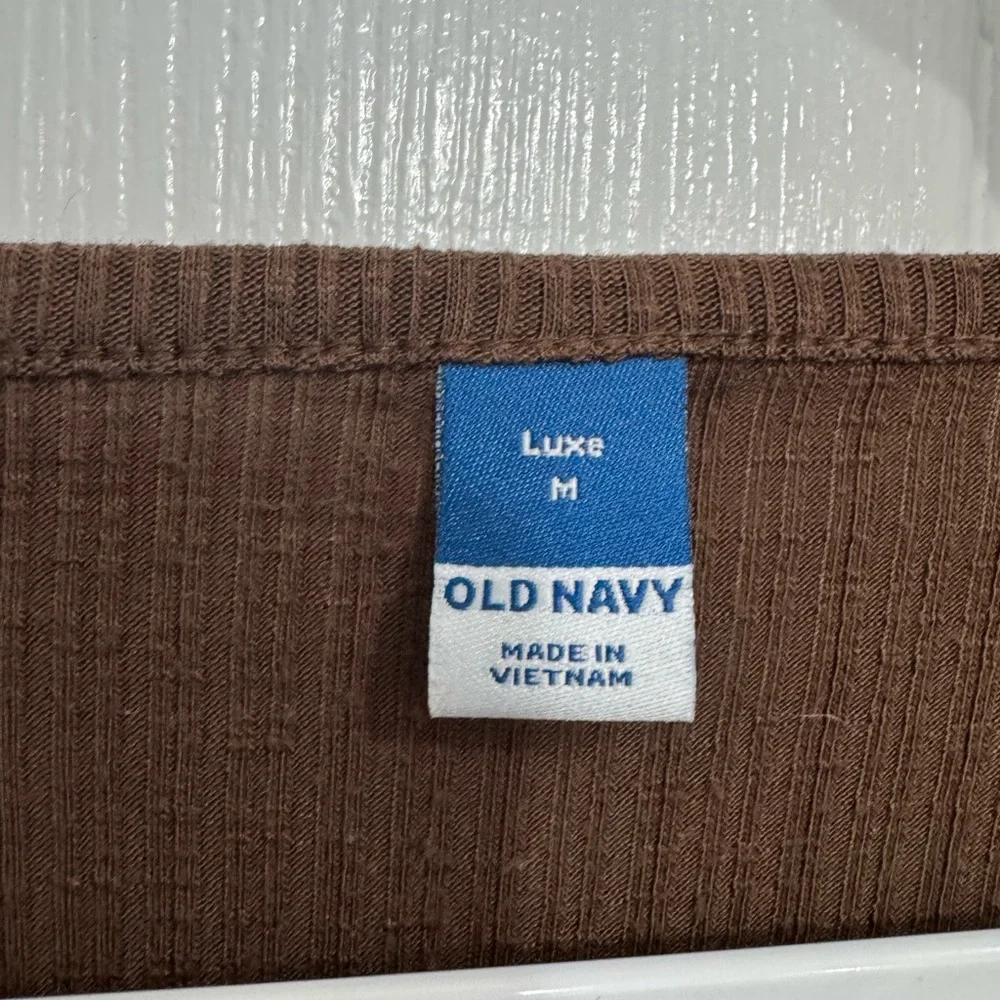 Old Navy Brown Ribbed V-Neck Long Sleeve Tee - Picture 3 of 3